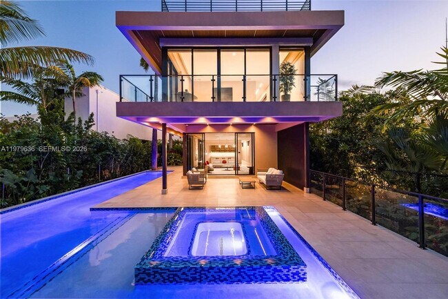 Foto del edificio - 723 NE 77th St