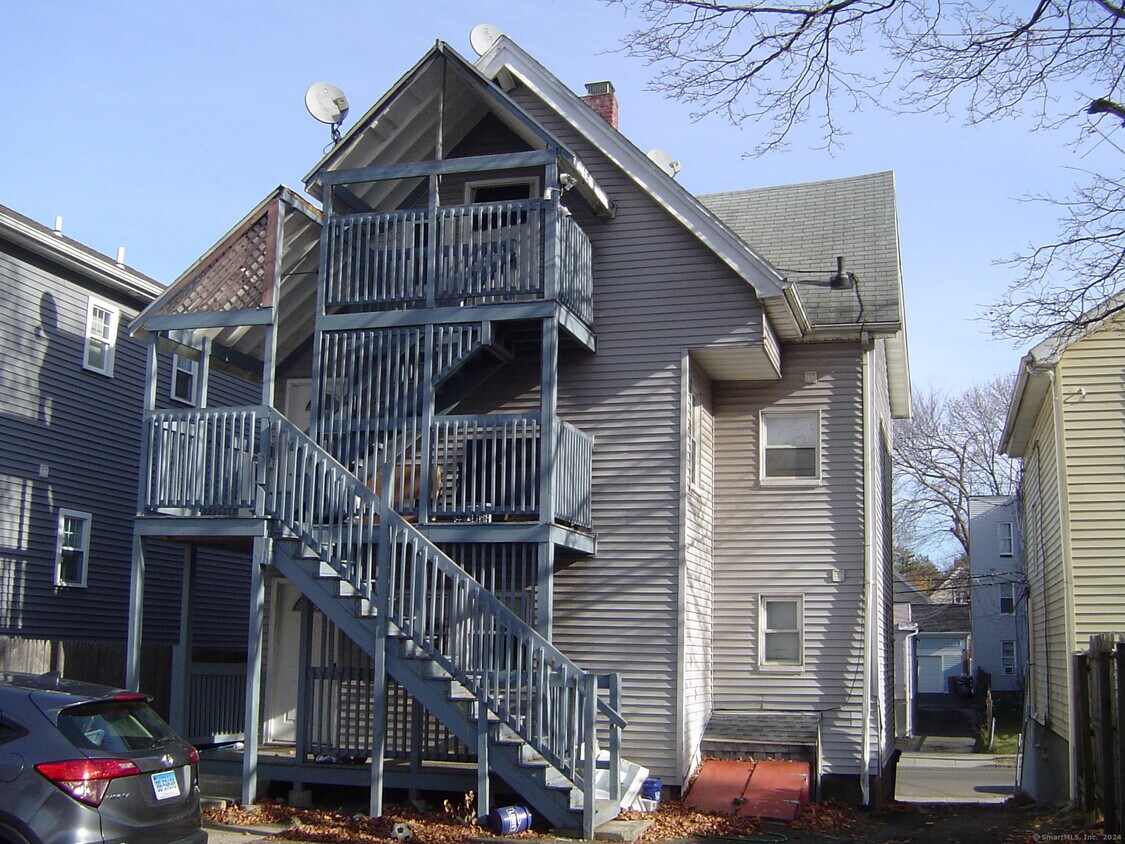 Foto del edificio - 380 Blatchley Ave