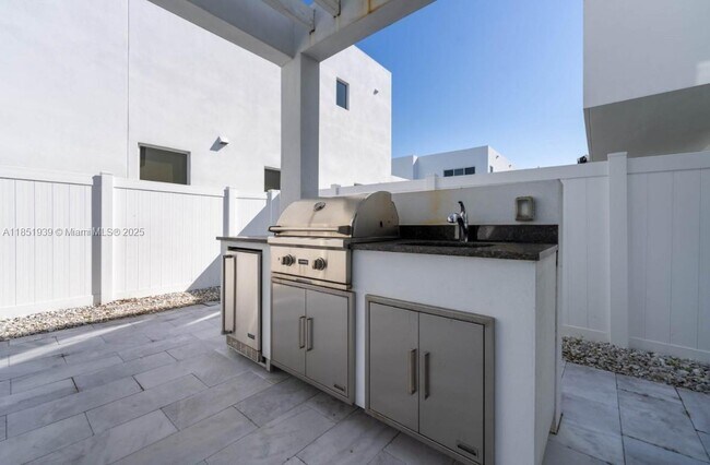 Foto del edificio - 9791 NW 75th St
