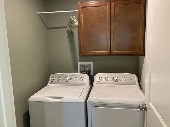 Foto del edificio - 4 Bedroom 2.5 Bathroom