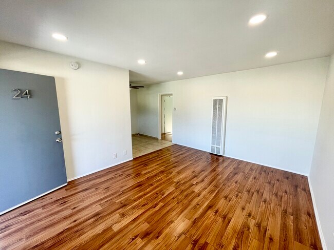 Foto del edificio - Foothill Village Apartments