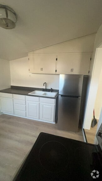 Building Photo - 348 S Lee Ave