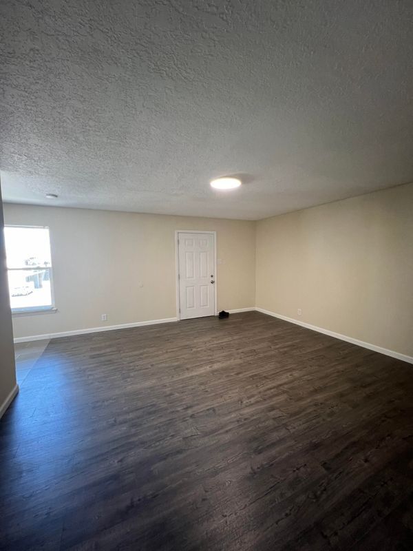 Foto del edificio - 10904 Towner Ave NE