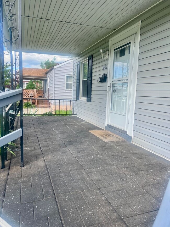 Building Photo - Charming Home - 2 Bedrooms 2 Bathroom - Mo...