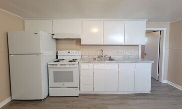 Building Photo - 508 9th St