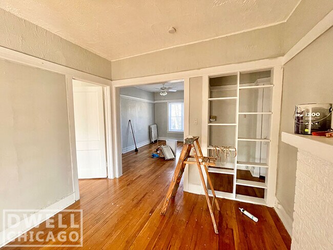 Building Photo - 6568 N Lakewood Ave
