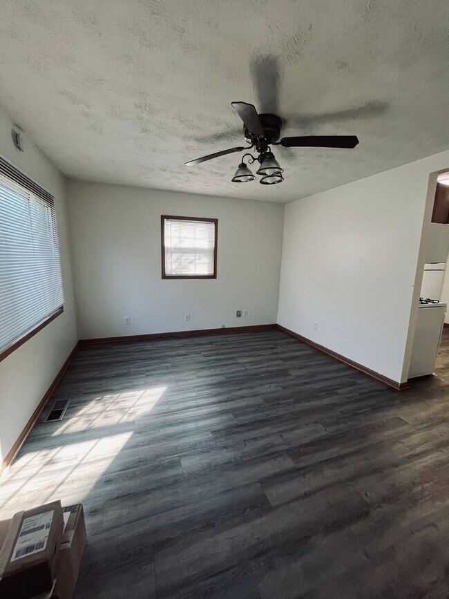 Photo - Spacious 2 Bedroom House - Great Location