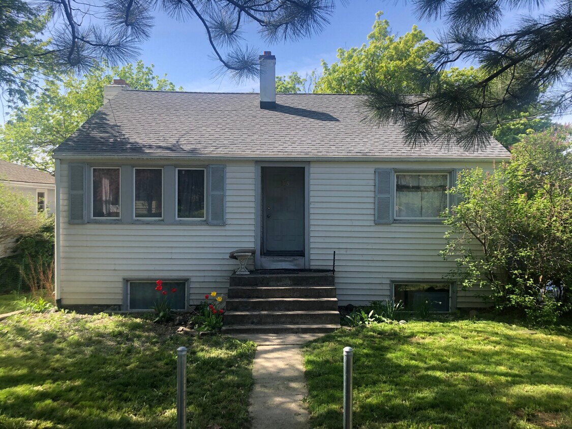 385 NW Irving St Unit Upper, Pullman, WA 99163 Apartments in Pullman