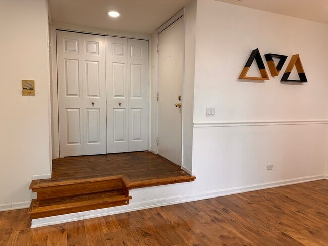 Building Photo - 263 Southwick Ct