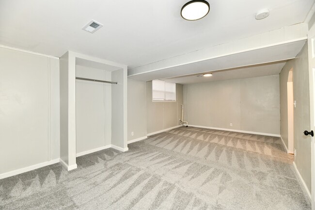 Building Photo - 5831 Suburban Dr