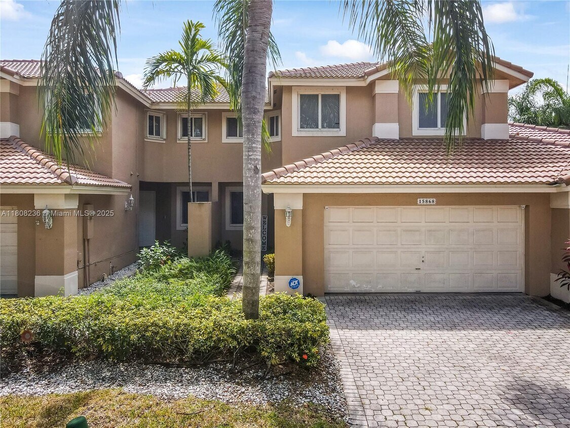 Foto principal - 15868 SW 12th St