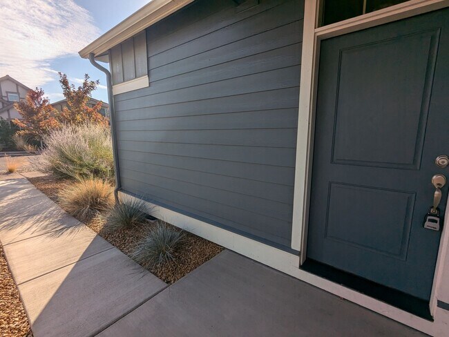 Foto del edificio - Newer 3 bedroom plus Den and Amenities in The Bridges