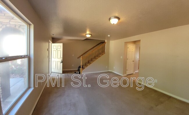 Building Photo - 3155 S Hidden Valley Dr
