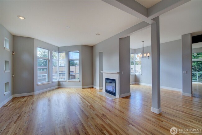 Building Photo - 3bd/3.5ba Kirkland Home