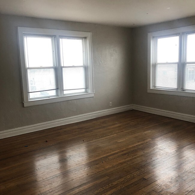 Foto del edificio - 2125 S Laramie Ave
