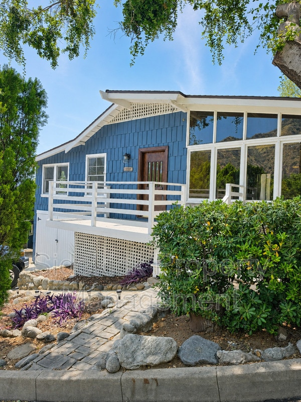 Building Photo - 730 Orange Dr