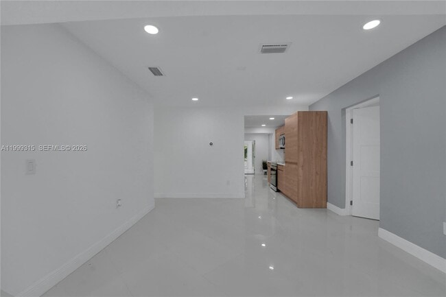 Building Photo - 1137 SW 8th Ave