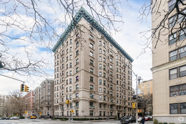 Building Photo - 190 Riverside Dr
