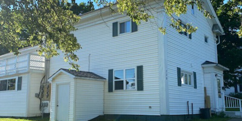 Primary Photo - 720 Main St