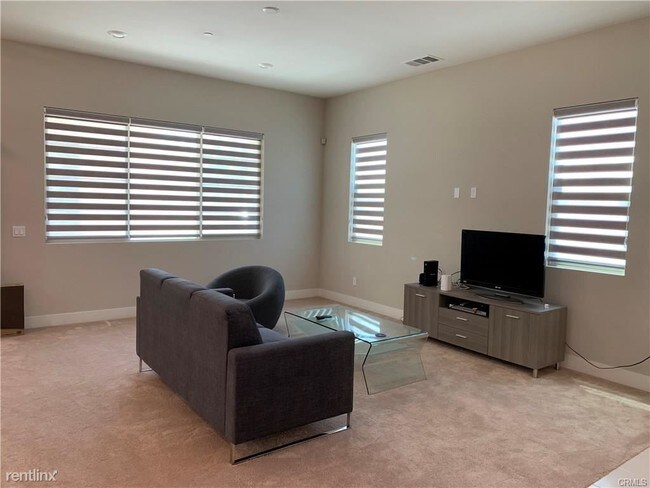 Building Photo - 4 br, 4.5 bath Condo - 143 Stellar