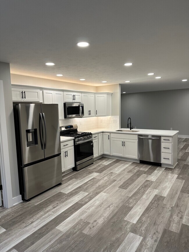 Kitchen - 1622 Gunnison Rd
