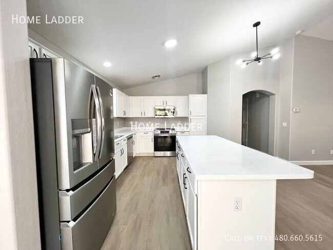 Foto del edificio - 1242 E Bradstock Way