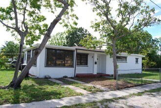 Building Photo - 15660 NE 15th Ave