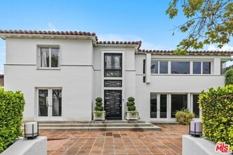 Building Photo - 305 S Bedford Dr