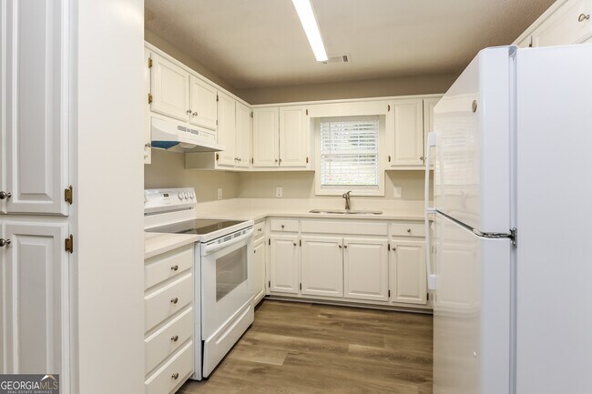 Building Photo - 2535 Valient Dr