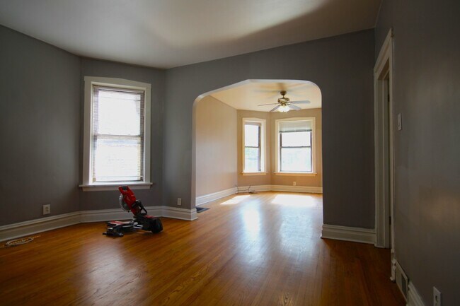 Building Photo - 951 N Drake Ave
