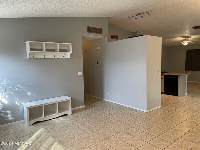 Foto del edificio - 1744 W Ransom Oaks Dr