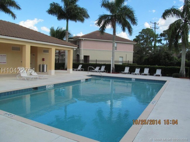 Building Photo - 911 Seminole Palms Dr