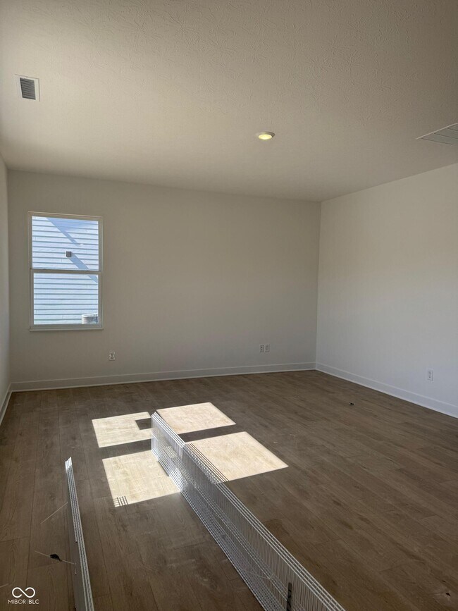 Foto del edificio - 7581 Fallsworth Dr