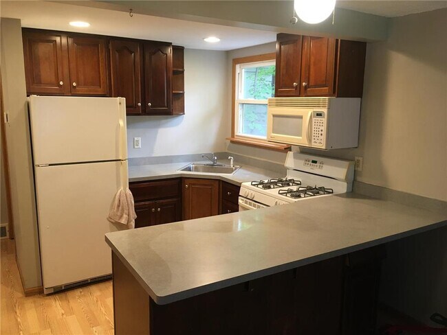 Building Photo - 4920 Ferncroft Dr