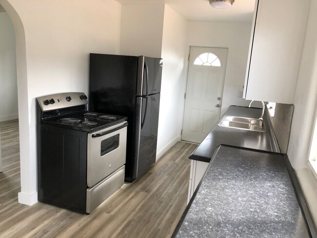 Foto del edificio - Application Pending - 3 Bedroom House For ...