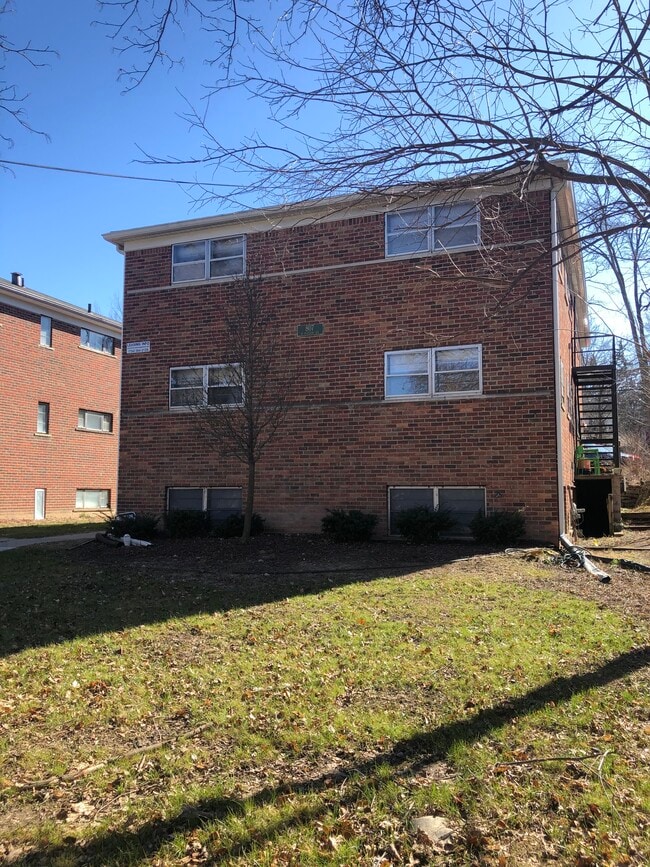 Building Photo - 807 W Madison St