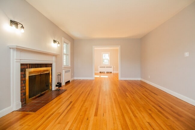 Foto del edificio - 1165 W Boylston St