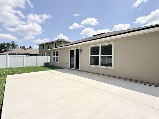 Foto del edificio - Spacious 4BR Home with Large Fenced Yard & Community Pool