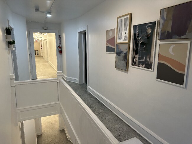 Foto del edificio - 1384 W 83rd St