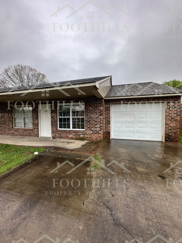 Primary Photo - 2 Bedroom Duplex off Hwy 29 S