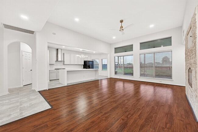 Foto del edificio - 22303 Naple Hollow Ln