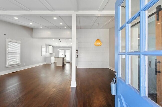 Building Photo - 3258 Highland Dr SE