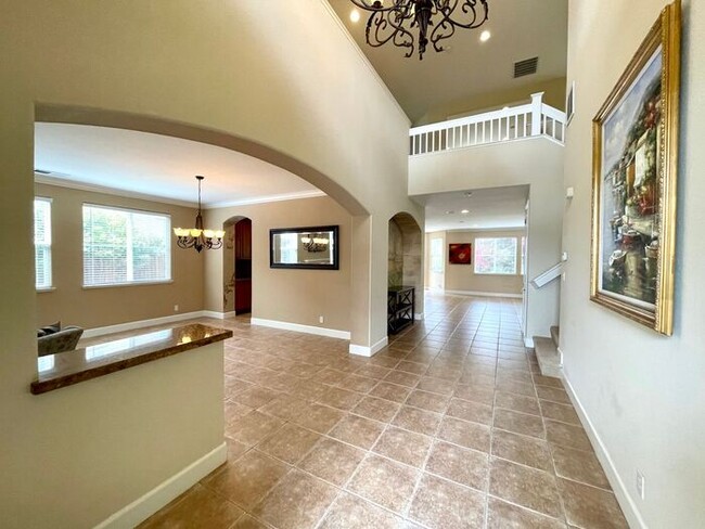 Building Photo - Mediterranean-style 5-bedroom in Seaside H...