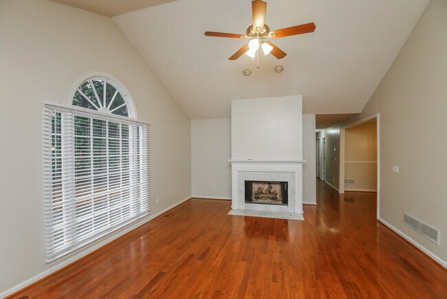 Foto del edificio - 2624 Loring Rd NW