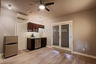 Building Photo - 2422 NE Glisan St