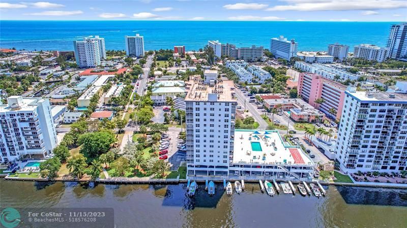 Primary Photo - 1505 N Riverside Dr