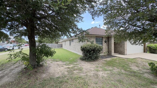 Foto del edificio - 700 Sweet Leaf Ln
