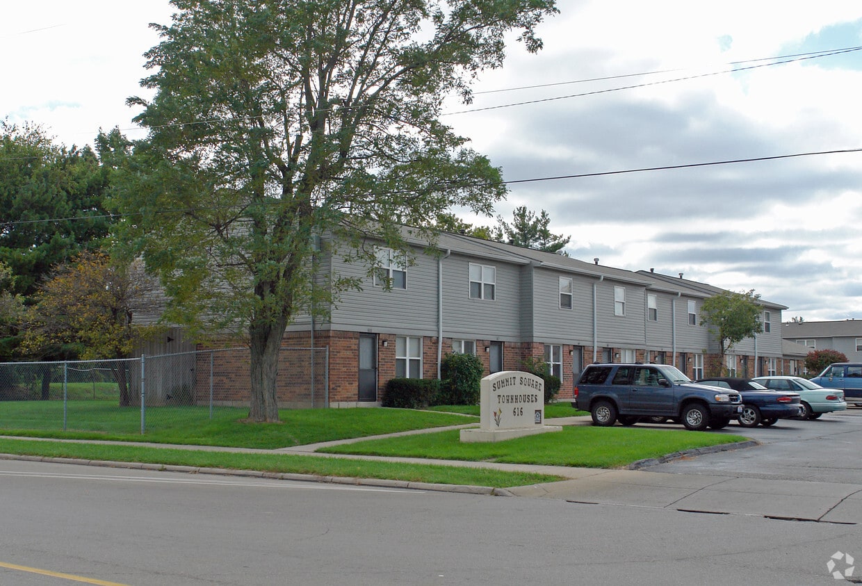 Summit Square Townhouses Apartments in Dayton, OH