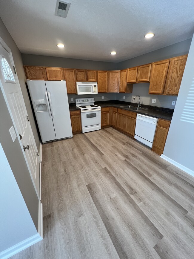 Kitchen - 2A Circleview Dr