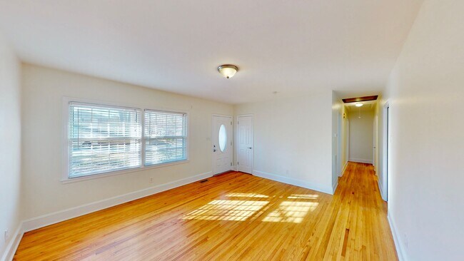 Building Photo - 5701 Ruth Dr